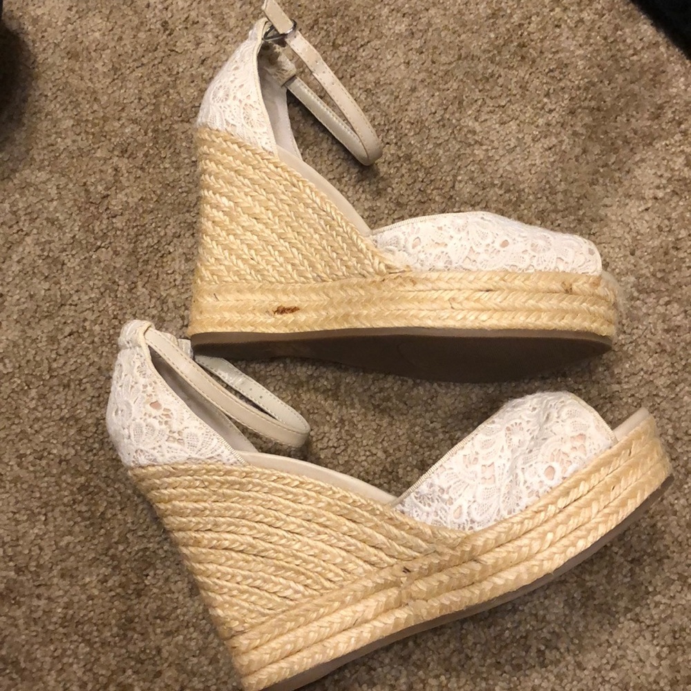 Women’s size white lace wedge. NEW - ALDO brand.